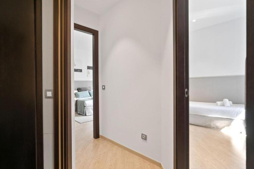 Fisa Rentals Gran Via Apartments Barcelona Exterior photo
