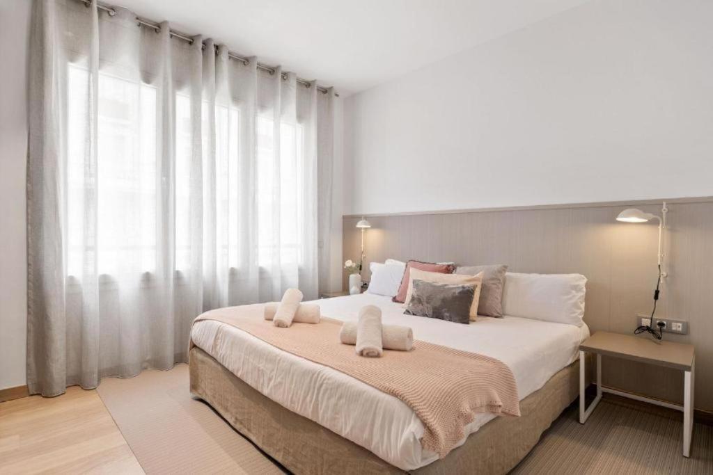 Fisa Rentals Gran Via Apartments Barcelona Exterior photo
