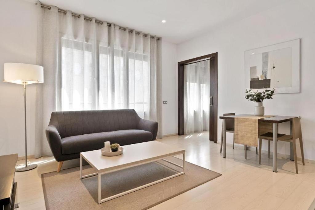 Fisa Rentals Gran Via Apartments Barcelona Exterior photo