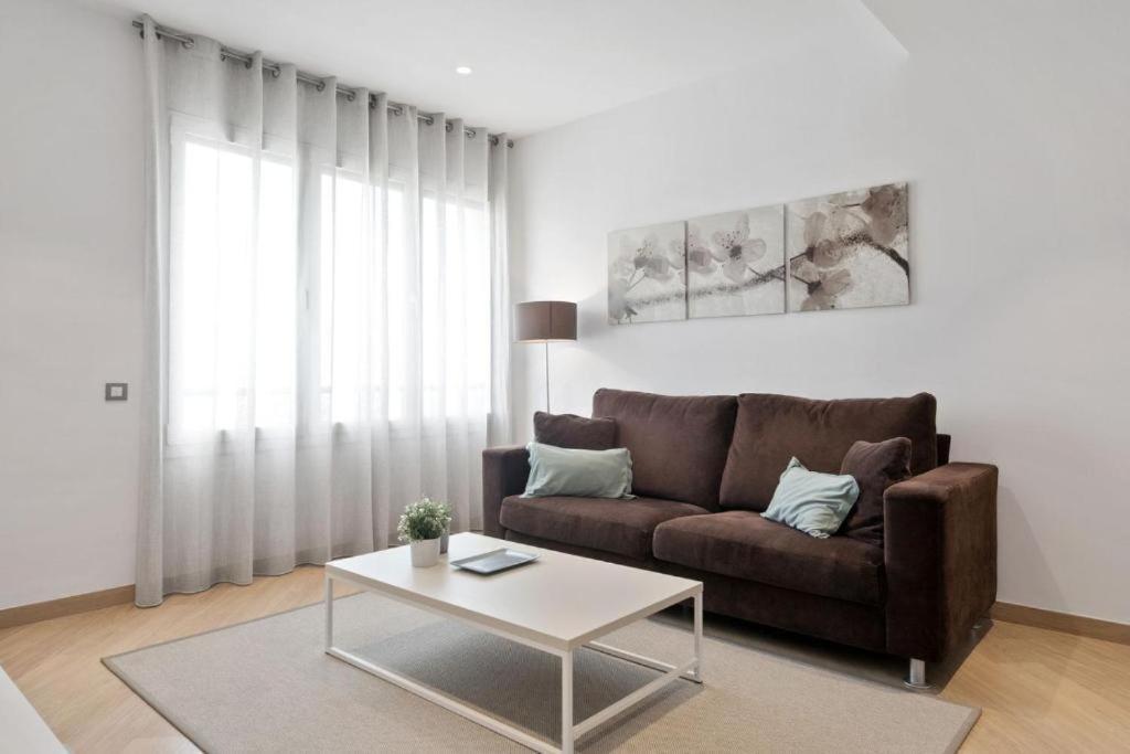 Fisa Rentals Gran Via Apartments Barcelona Exterior photo