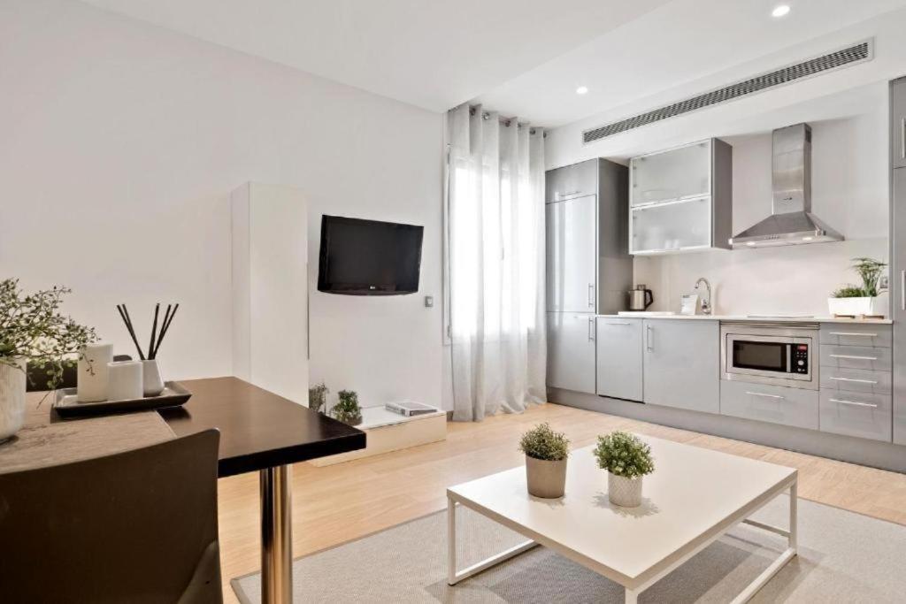 Fisa Rentals Gran Via Apartments Barcelona Exterior photo